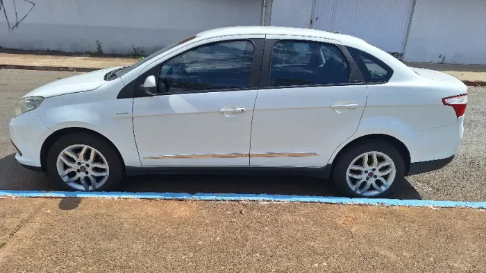 Fiat Grand Siena Essence Dual. 1.6 Flex 16V 2014