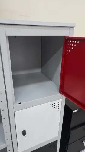 Mini Roupeiro em aço 03 Portas.