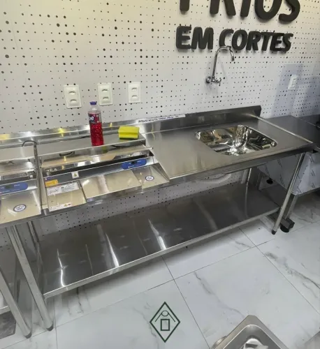 MESA COM CUBA - GRUPO ARTINOX