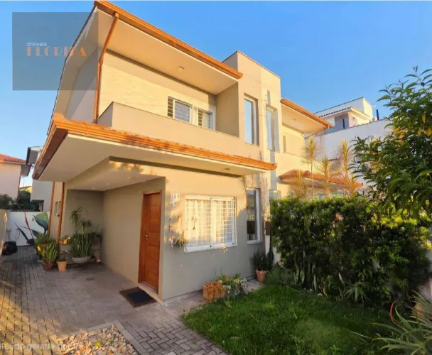Casa à venda com 2 suítes perto da praia no Campeche