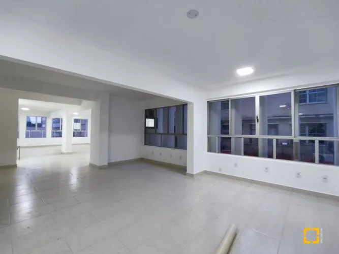 BROGNOLI VENDE - SALAS COMERCIAIS COM 211M2 NO CENTRO DE FLORIANÓPOLIS