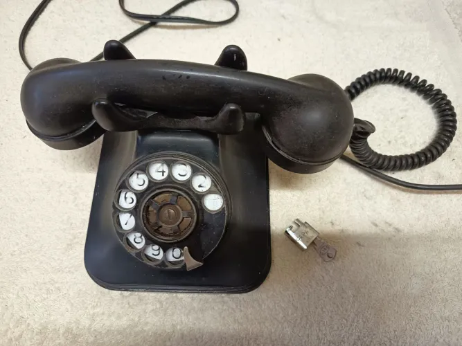 Telefone antigo preto decoração coleção