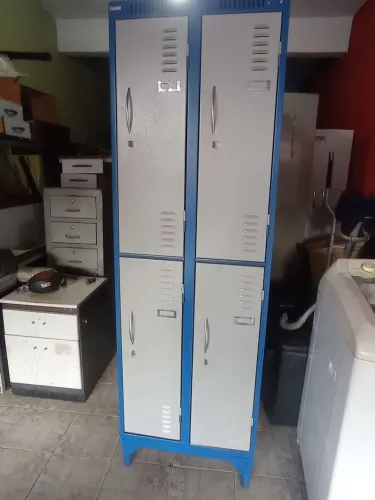 Roupeiro de aço 4 portas com porta treco 