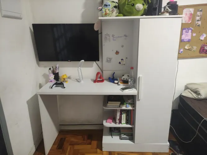Escrivaninha com armário