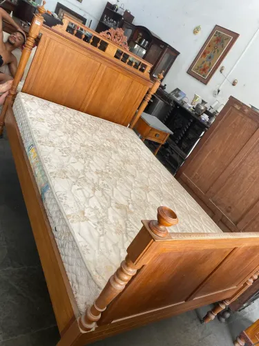 Cama casal madeira excelente
