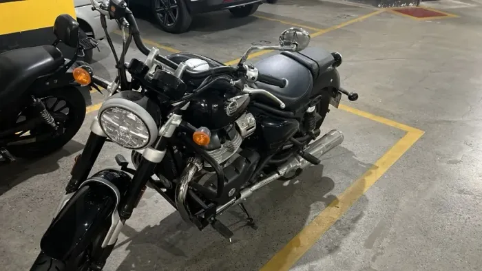 Super Meteor 650 Astral Black