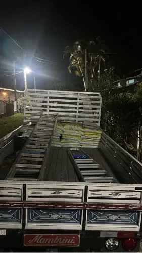 Caminhão novo único dono revisado em concessionária ainda na garantia 