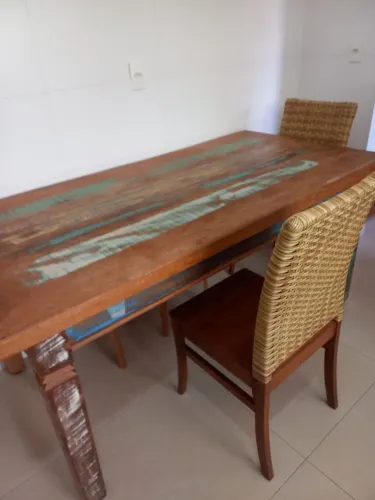 Mesa em madeira maciça para 6 lugares estilo madeira de demolição