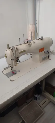 Máquina de costura reta industrial