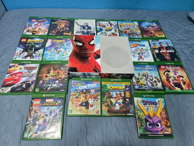 Xbox One personalizado com 2 controles e 18 jogos