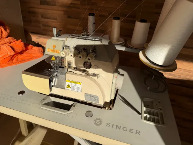 Máquina de Costura Industrial Singer Overlock