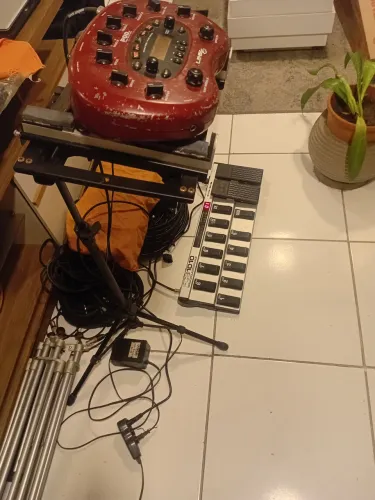 Vendo controlador FCB 1010 BEHRINGER com pedaleira Line 6 Pod XT