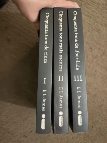 Trilogia livros Cinquenta tons de cinza