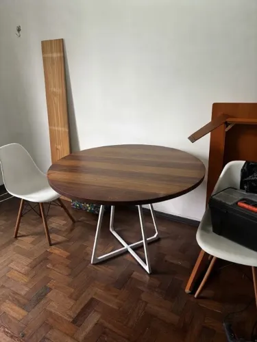 Mesa de jantar redonda peroba rosa 110cm