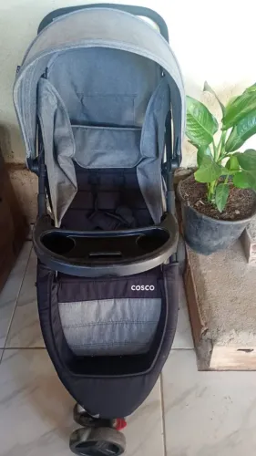 Carrinho de bebê Cosco