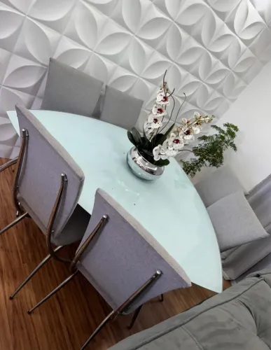 Mesa com 6 cadeiras