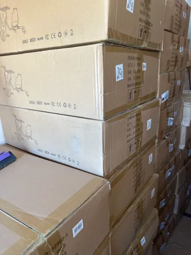 Caixa de papelão medida 68,5cmX54cmX22cm temos outras medidas