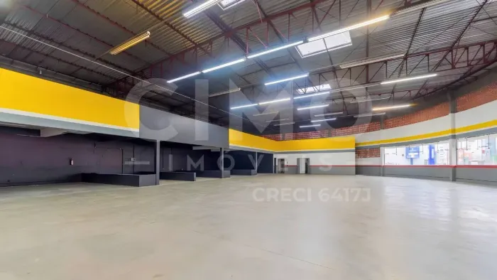 Galpão para locação no Centro de Blumenau 1.450m² Mezanino7m Pé direito