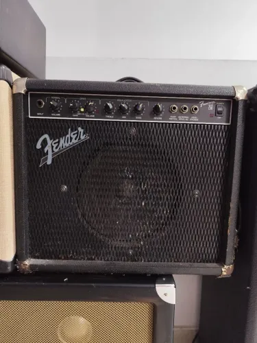 Amplificador de guitarra Fender frontman 25r. 