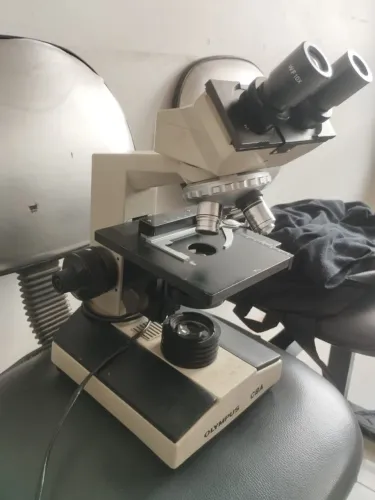 Microscópio Olympus CBA