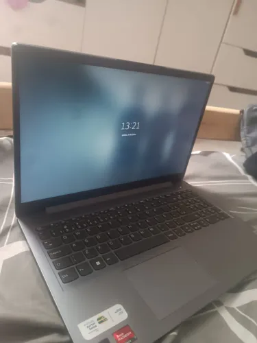 Notebook Lenovo IdeaPad Slim 3 Ryzen 7 5700U | SSD 512GB | Excelente Estado
