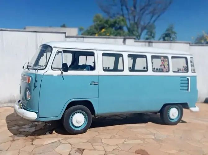 Volkswagen Kombi Standard/ Luxo/ Serie Prata 1982