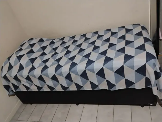 Vendo cama box com baú solteiro com colchão em ótimo estado de conservação