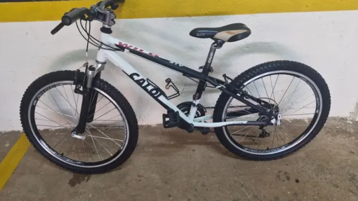 Bike Caloi Wild Aro 24 Quadro Alumínio e Amortecedor 21 marchas