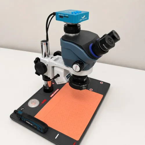 Microscópio Trinocular completo. 