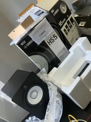 Par Monitores de Audio Yamaha HS5