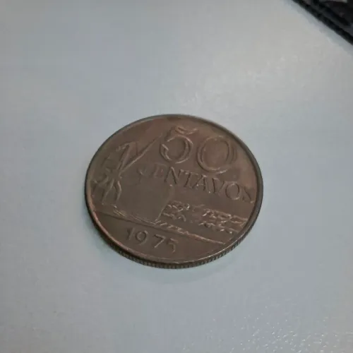 Moeda antiga de 50 centavos de cruzeiro (1975)