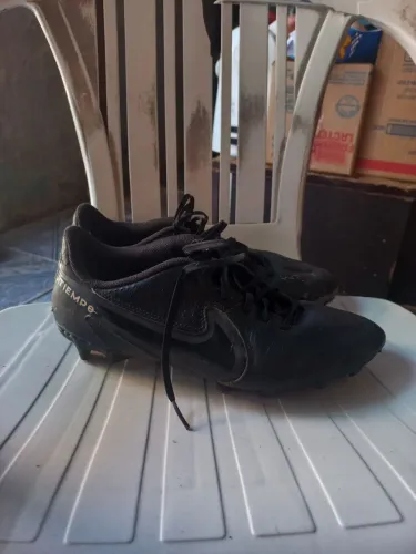 Chuteira semi nova no preço original da nike