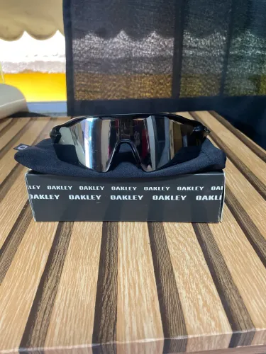 Óculos oakley radar