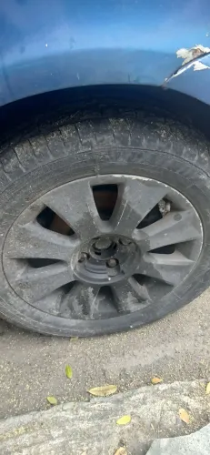 Vendo roda com peneu aro 16 