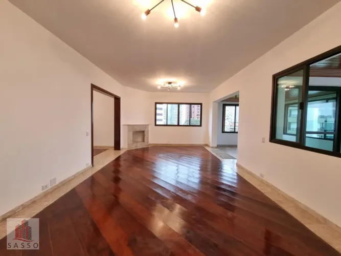 Vendo apartamento com 4 quartos no Morumbi.