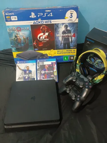 PS4 slim 1TB Completo + 2 Controles + FIFA 23 e FIFA 21!(ACEITO TROCA E OFERTA)