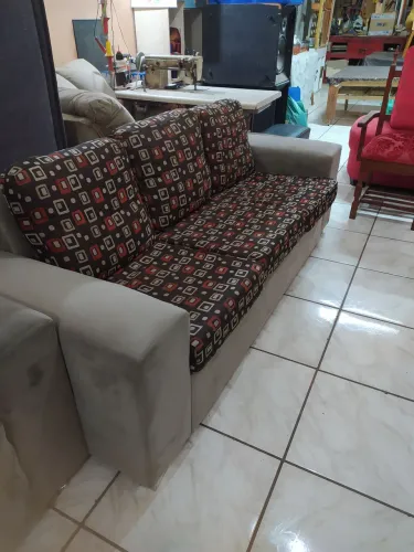 Sofá três lugares