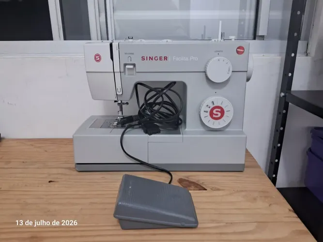 Maquina de costura Singer