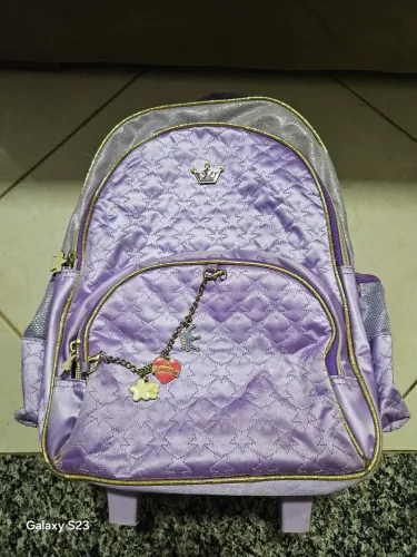 Vende-se Mochila escolar com rodinha 