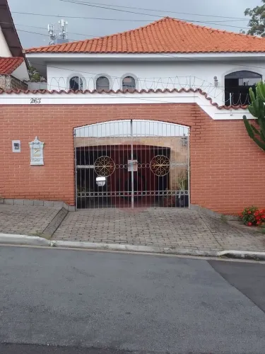 Casa alto padrão, para venda ou locação, Barro Branco.