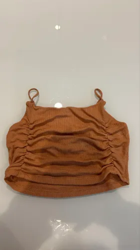 Top Cropped Canelado Franzido Marrom Terracota