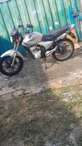 Vende-se moto titan es 150cc