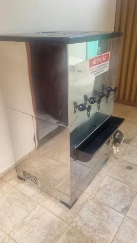 Bebedouro industrial 200L