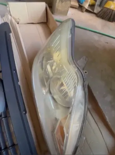 Farol Ford focus 2012