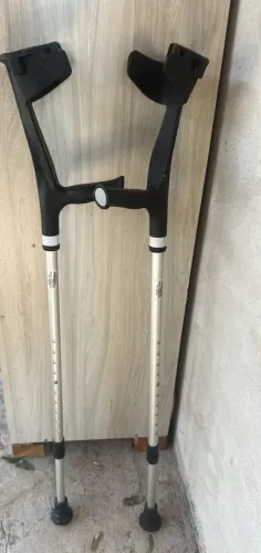 par de muletas