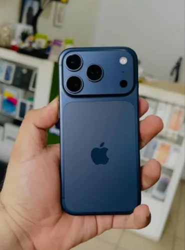 iPhone 17 pro Deep Blue