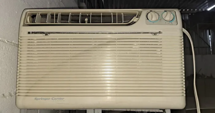 Ar condicionado de janela Springer Carrier 10.000 BTUs 220v