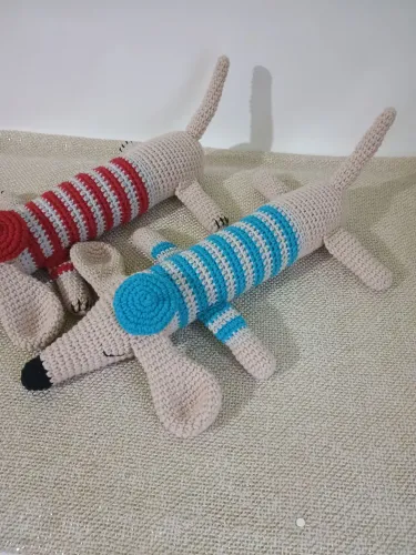 Cachorro dachshund linguicinha em amigurumi