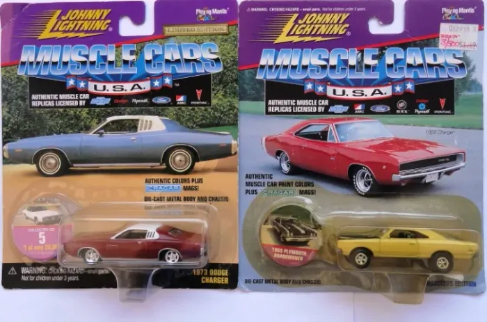 johnny lightning dupla 1973 dodge charger + 1969 plymouth road runner veja