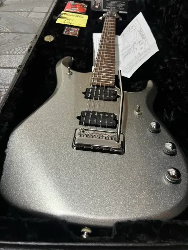 Guitarra Music Man JP13 (John Petrucci)